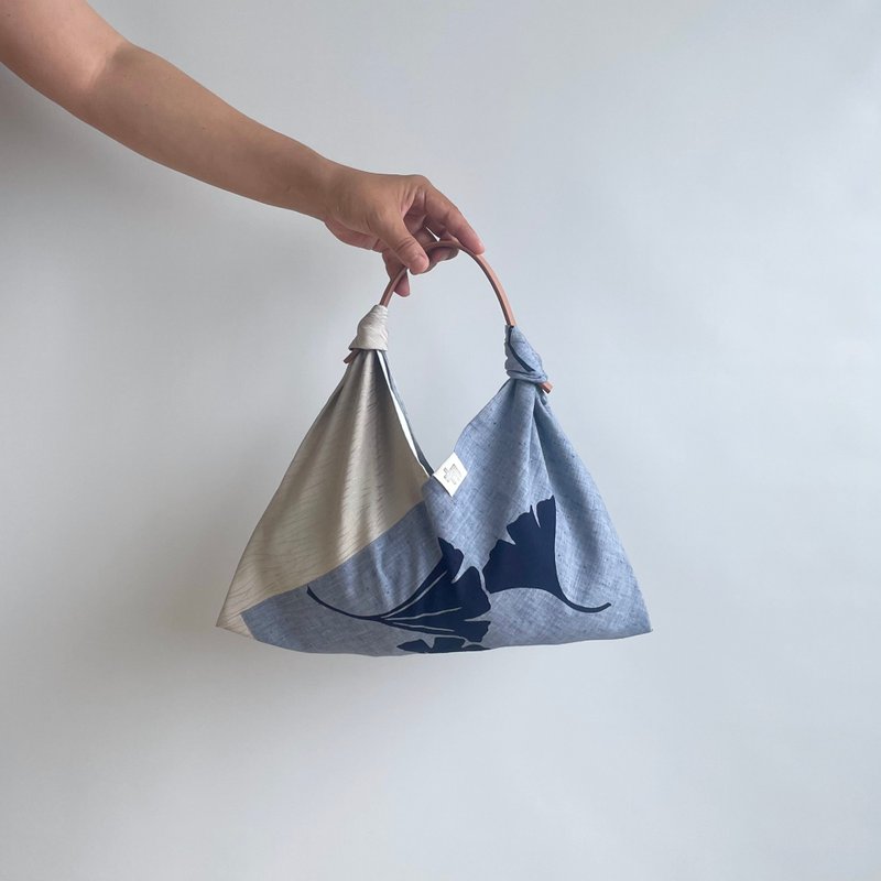 [独一无二] 带衬里的 Azuma 包，手提包大小，浴衣，暗淡蓝色，带有银杏和丝绸和服解开，银色带有 tatewaku银 - 手提包/手提袋 - 丝．绢 蓝色