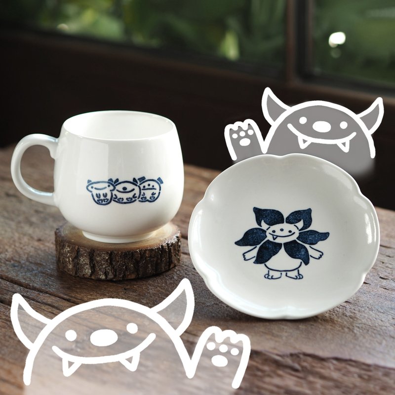 插画师青花瓷系列【小雨竹联名款】怪兽午茶组 圆咖啡杯 小花盘 - 其他杯子 - 瓷 白色