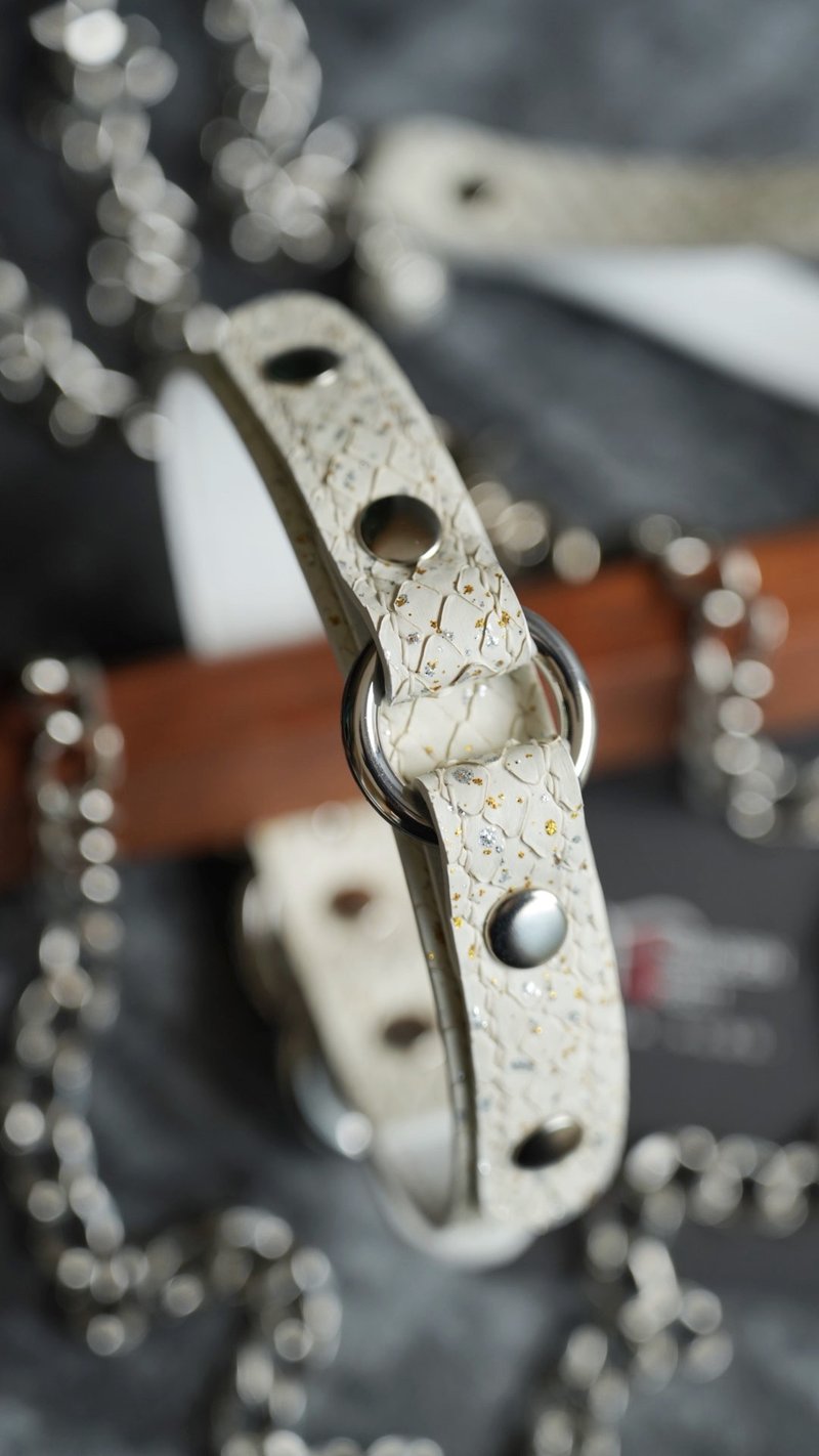 手工白色灑金蛇皮項圈 牽引繩 真皮choker 顏色可選 定制刻字禮物 - 项链 - 真皮 白色