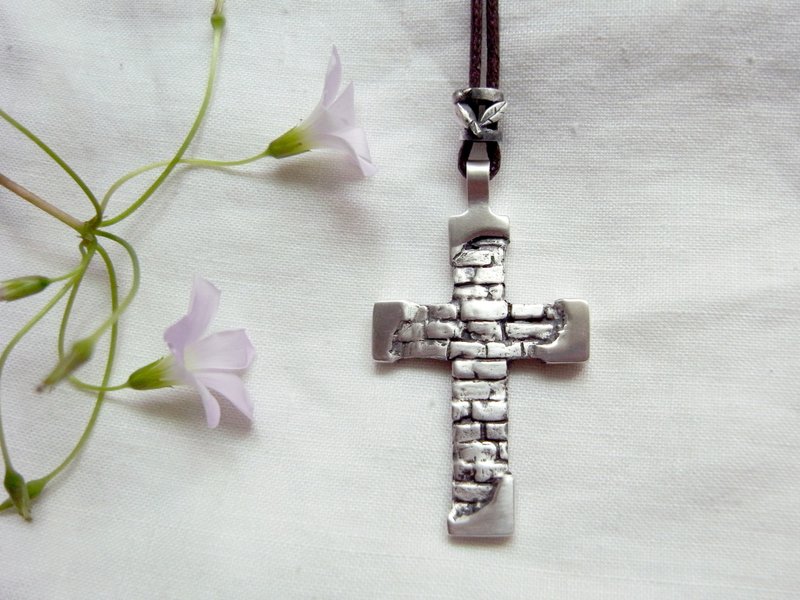 砖墙十字架 | 纯银项链坠子 | 手工限量附蜡绳 - 项链 - 纯银 银色