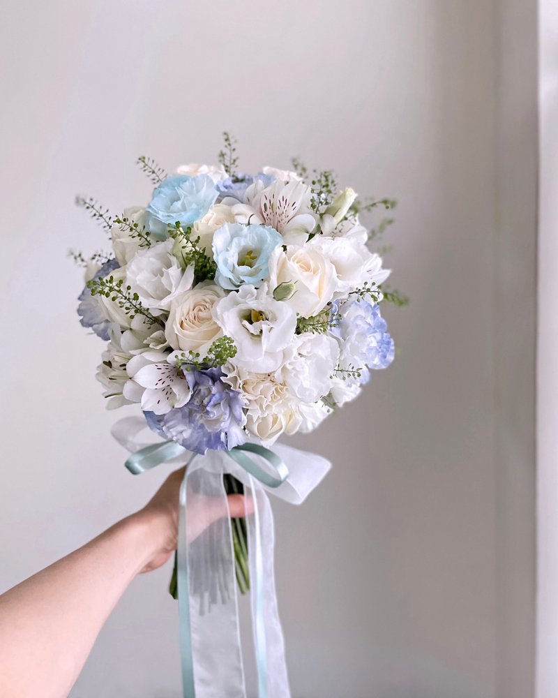【鲜花】白蓝色玫瑰洋桔梗康乃馨圆形鲜花捧花 - 其他 - 植物．花 蓝色