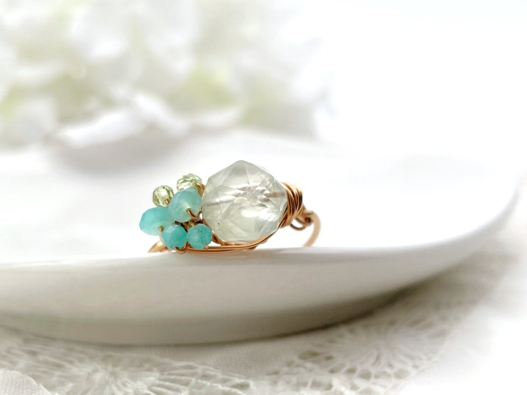 Marie's garden - 绿帘石与三种天然石线戒 - 戒指 - 宝石 绿色