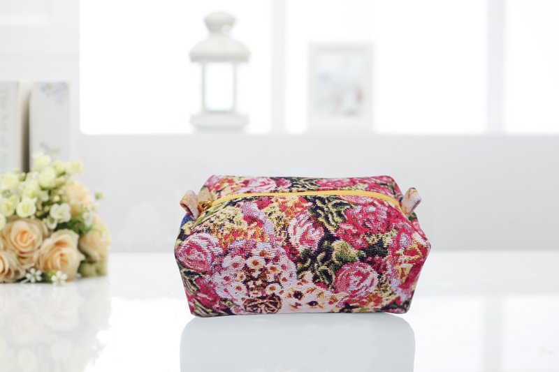 化妆包  蛋糕 / 防泼水 平织缇花 躲猫猫 - 化妆包/杂物包 - 其他材质 红色