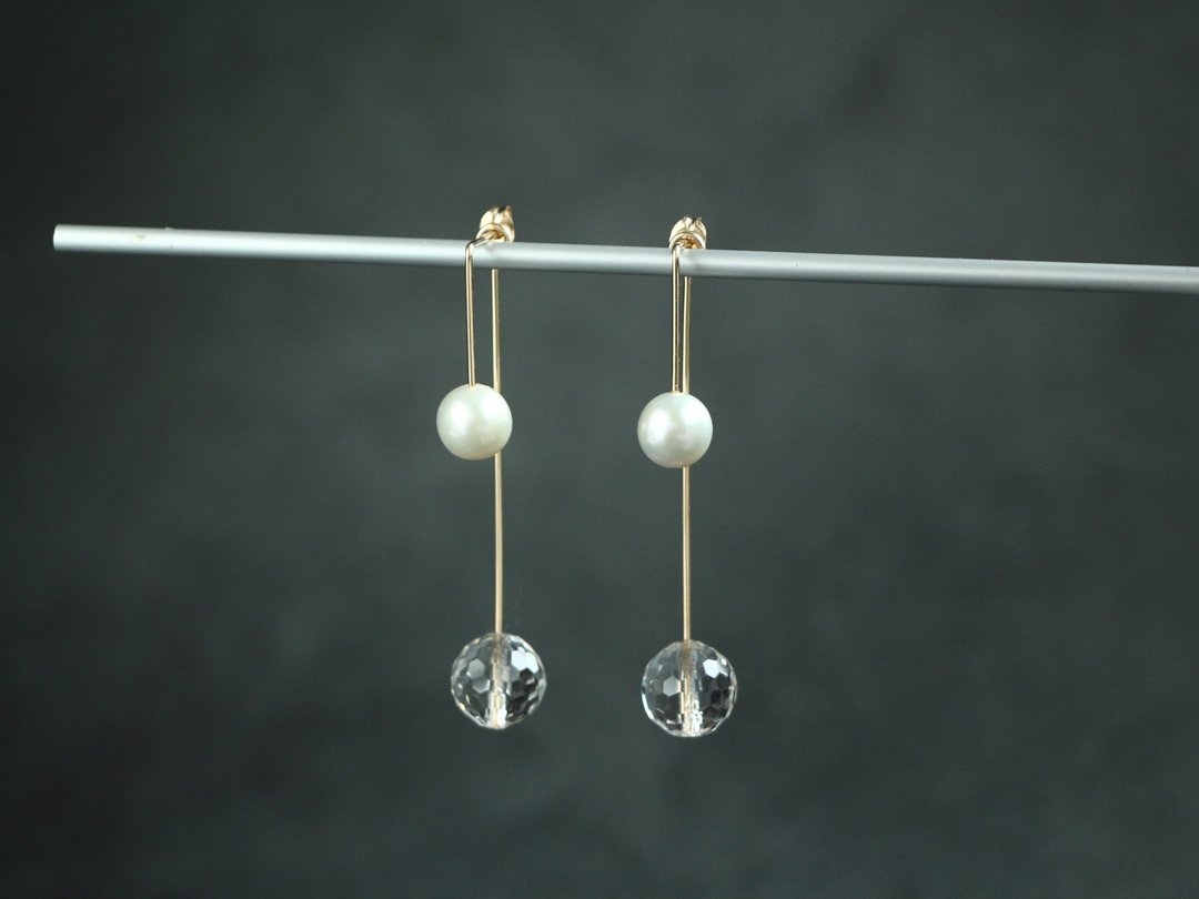 14kgf-pearl x crystal twin pierced earrings - 耳环/耳夹 - 其他金属 白色