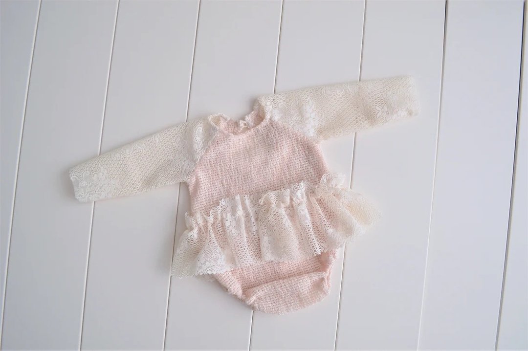 Sewing tutorial newborn onesie photo prop. DIY romper first baby photo shoot - 编织/刺绣/羊毛毡/裁缝 - 其他材质 