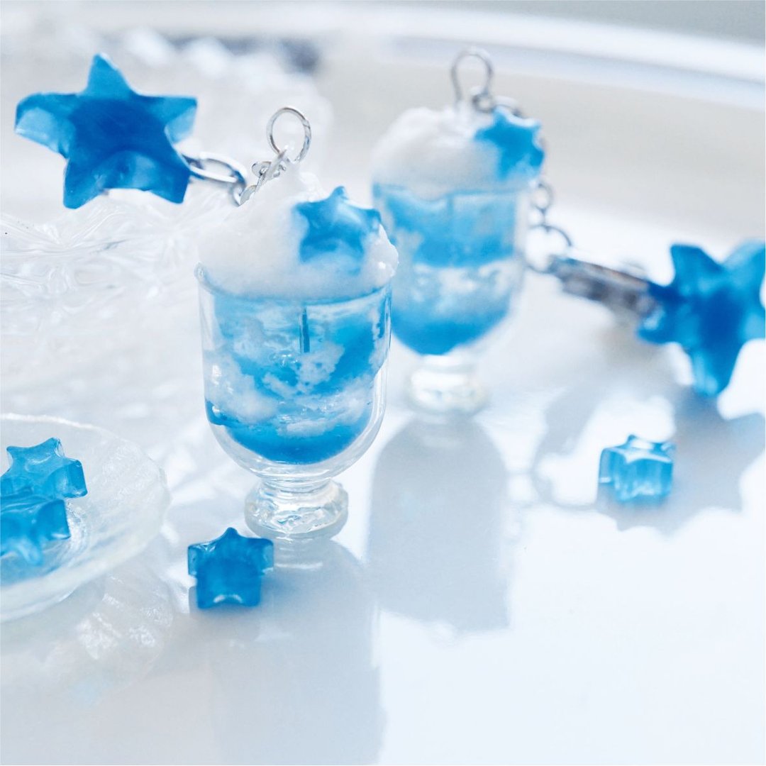 羊奶的家*手作/蓝天云朵果冻造型耳环*单耳价*(钢针或耳夹) - 耳环/耳夹 - 树脂 蓝色
