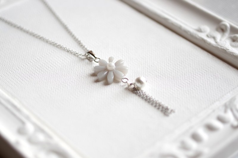 树脂艺术 花朵、棉珠与流苏坠饰・曾是天使之物 - 项链 - 树脂 灰色