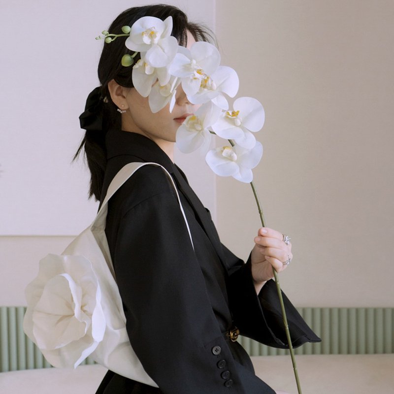 山茶花腋下包 法棍包 侧背包 手提包 乳白 - 侧背包/斜挎包 - 棉．麻 白色