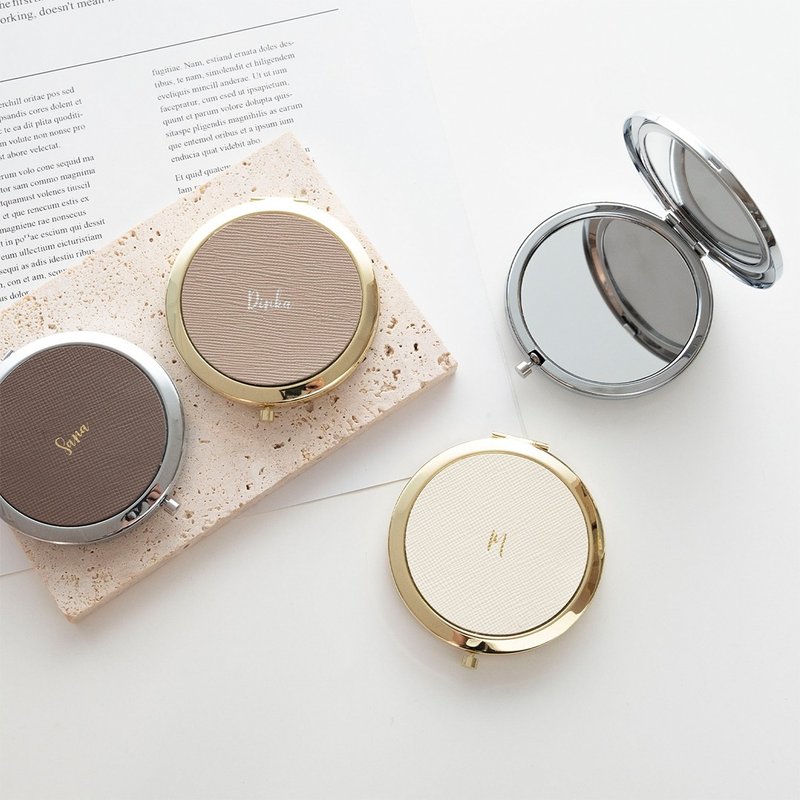 紧凑型镜子 [Saffiano 皮革箔姓名雕刻] 真皮镜子镜子礼物细微差别颜色字母雕刻 HR12U - 彩妆刷具/镜子/梳子 - 真皮 咖啡色