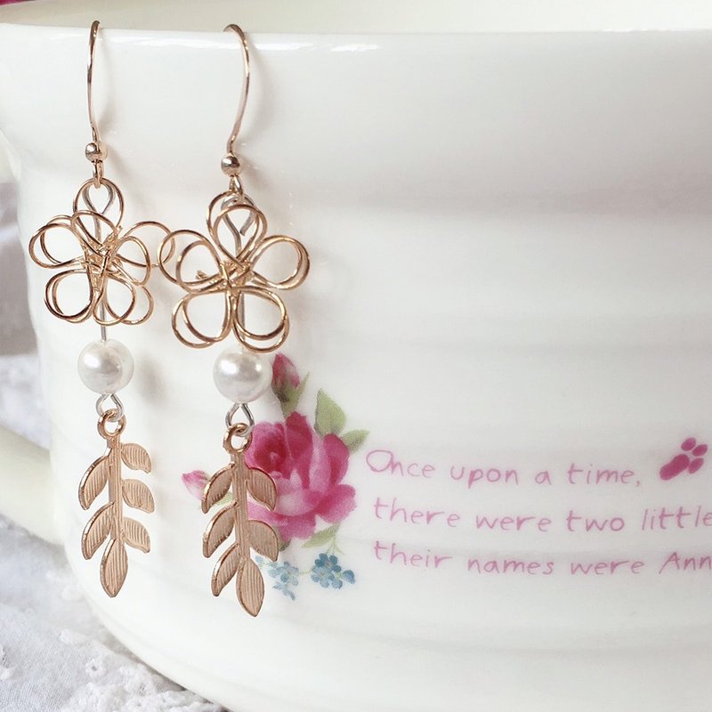 FOX Garden BELIEVE  篓空花朵&叶片&贝壳仿珍珠耳环 - 耳环/耳夹 - 其他金属 金色