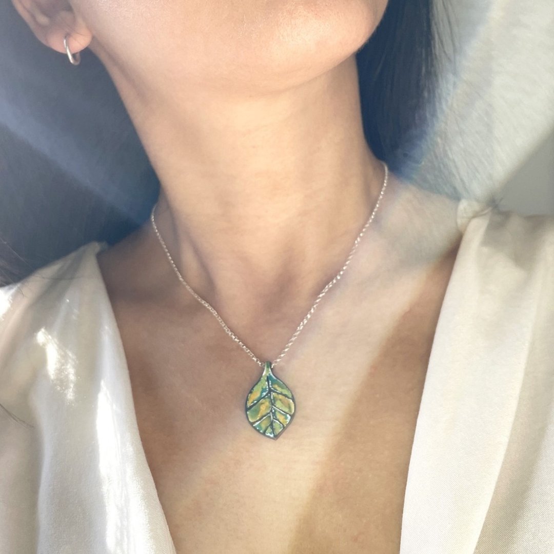 手工烧制的珐琅叶子 / 925纯银项链 涂鸦画风 含银链 - 项链 - 珐琅 绿色