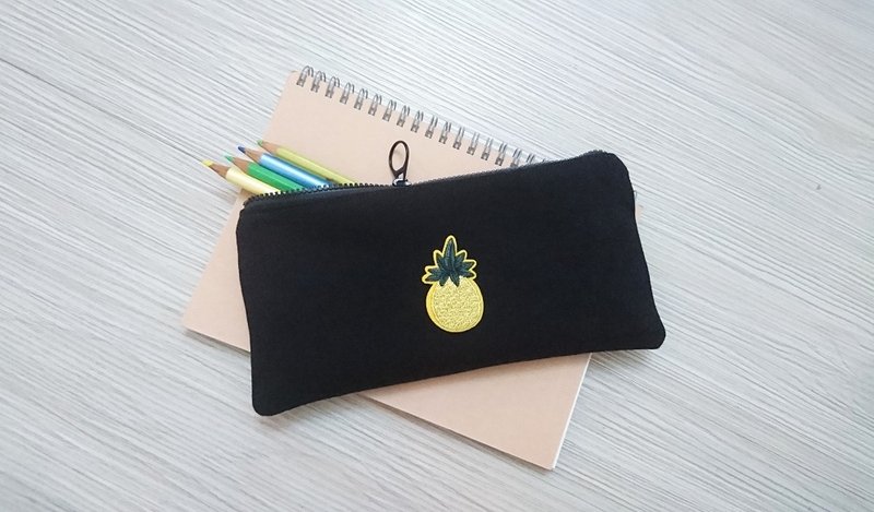 刺绣笔袋 文具 牛仔布笔袋 工具袋 收纳袋 水果凤梨 - 铅笔盒/笔袋 - 棉．麻 