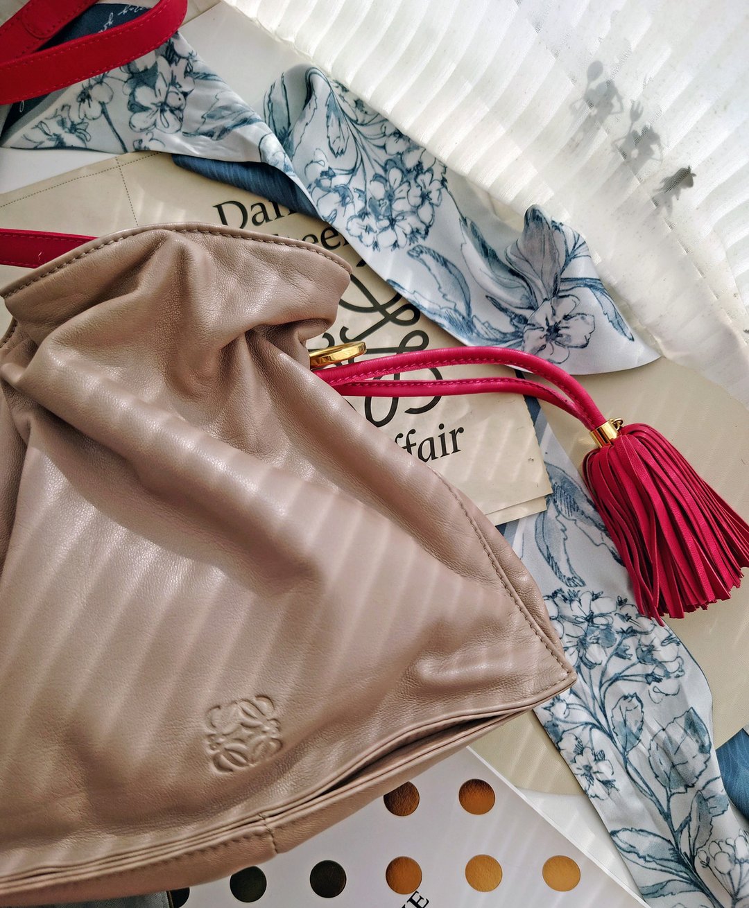 中古孤品Loewe Flamenco杏灰流苏束口袋肩背包斜挎包单肩包束绳包 - 侧背包/斜挎包 - 真皮 卡其色