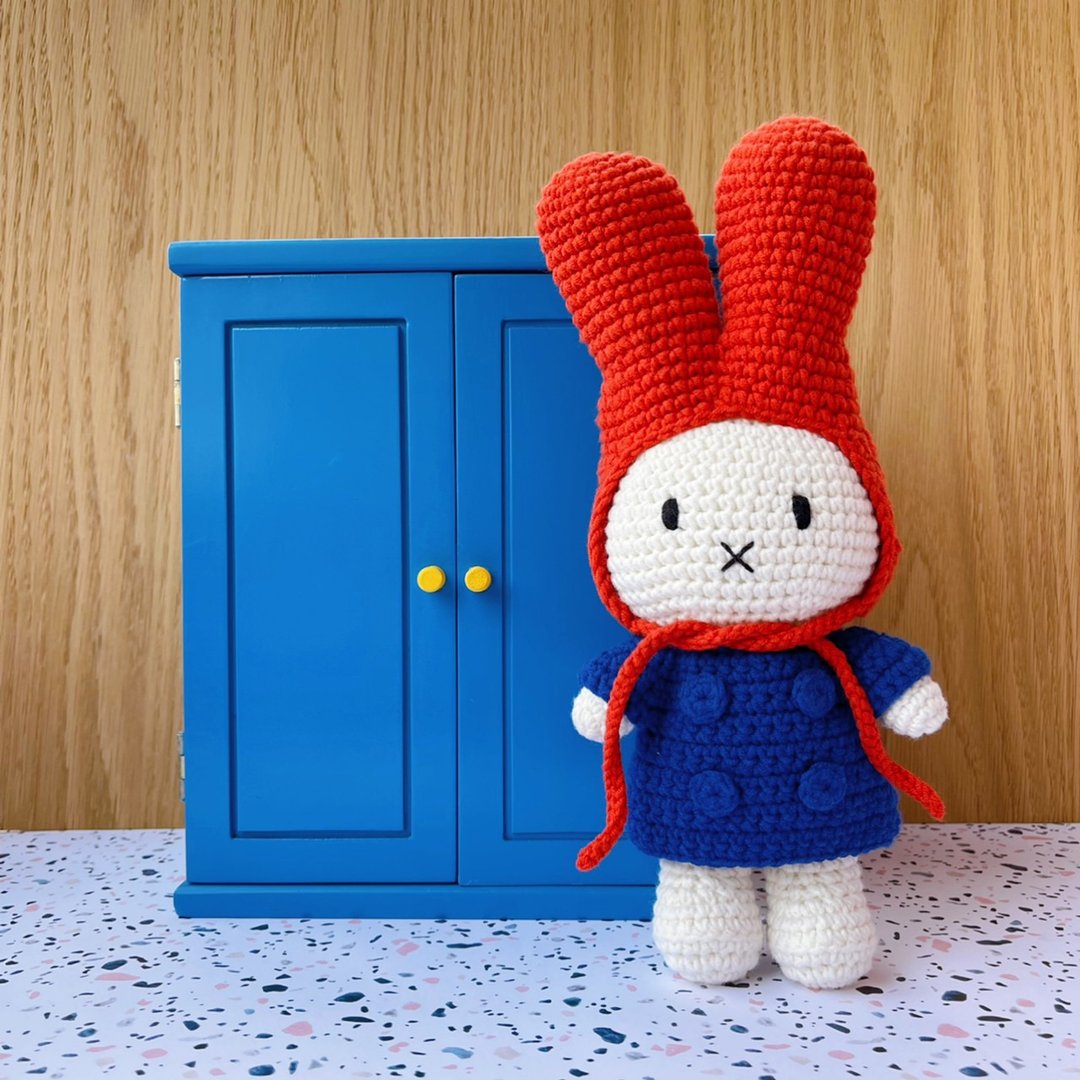 荷兰 Just Dutch | Miffy 米飞兔 编织娃娃和她的蓝色外套+红帽 - 玩偶/公仔 - 棉 蓝色