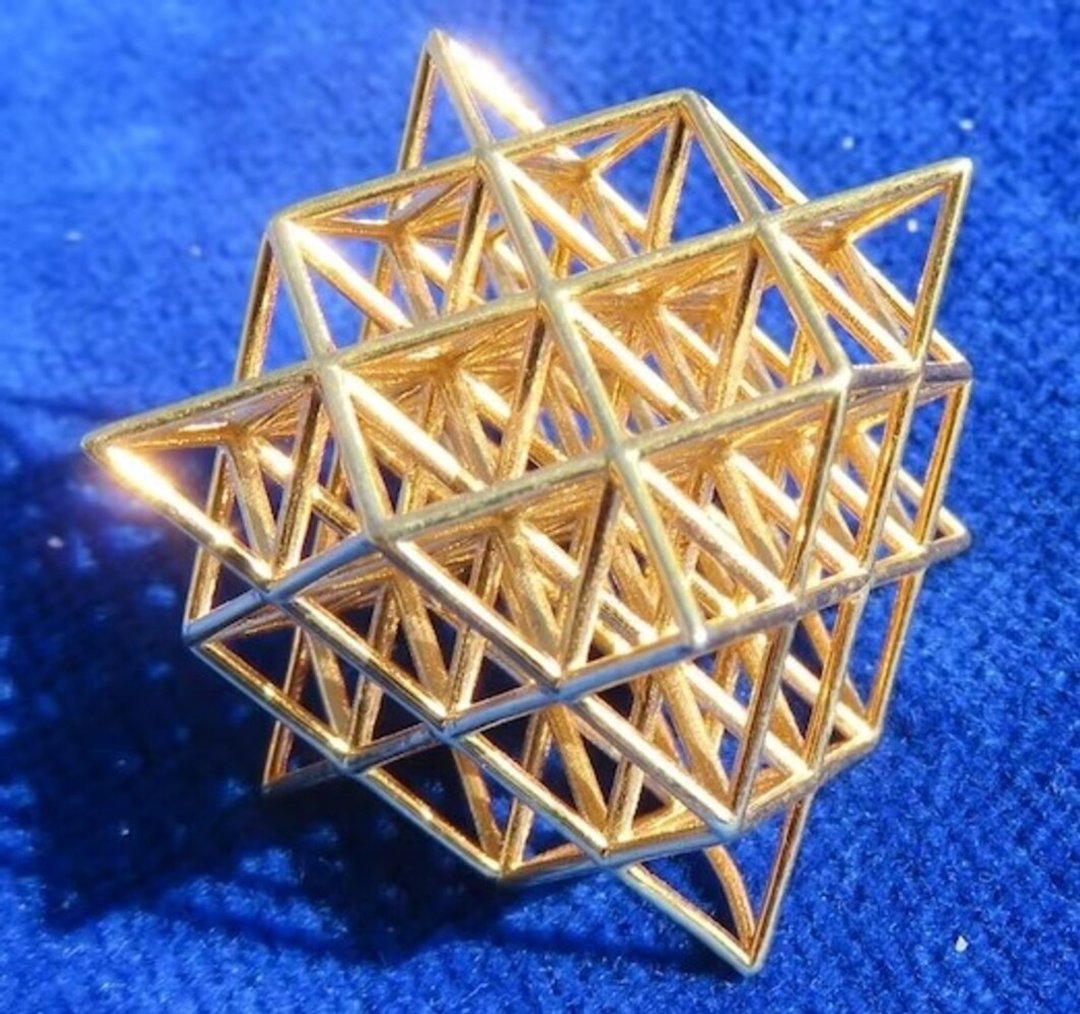 64  Tetrahedron - 吊饰 - 其他金属 金色