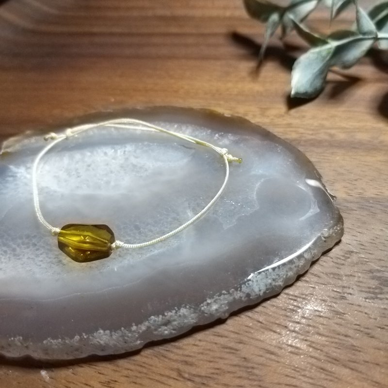 古代精灵:天然绿珀玉线手链/手绳(香港制造/简约/时尚/爱情守护) - 手链/手环 - 半宝石 绿色