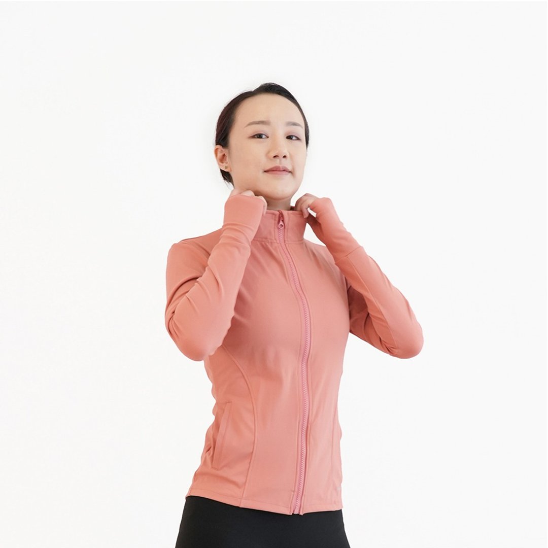 【Mukasa】DURABLE 修身短版立领外套 - 枫红 - MUK-23046 - 女装瑜珈服 - 其他材质 粉红色