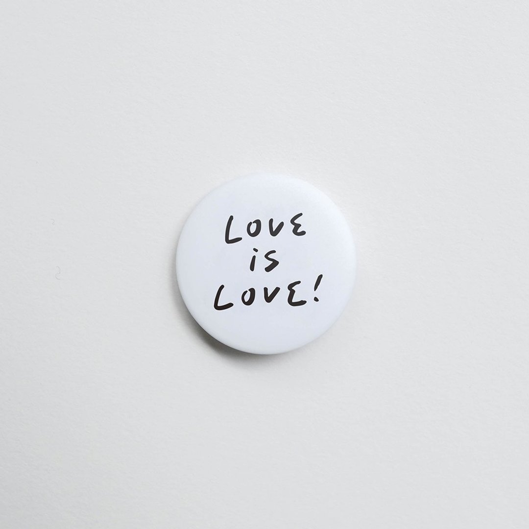 WHOSMiNG - PIN别针 LOVE IS LOVE - 胸针 - 塑料 白色