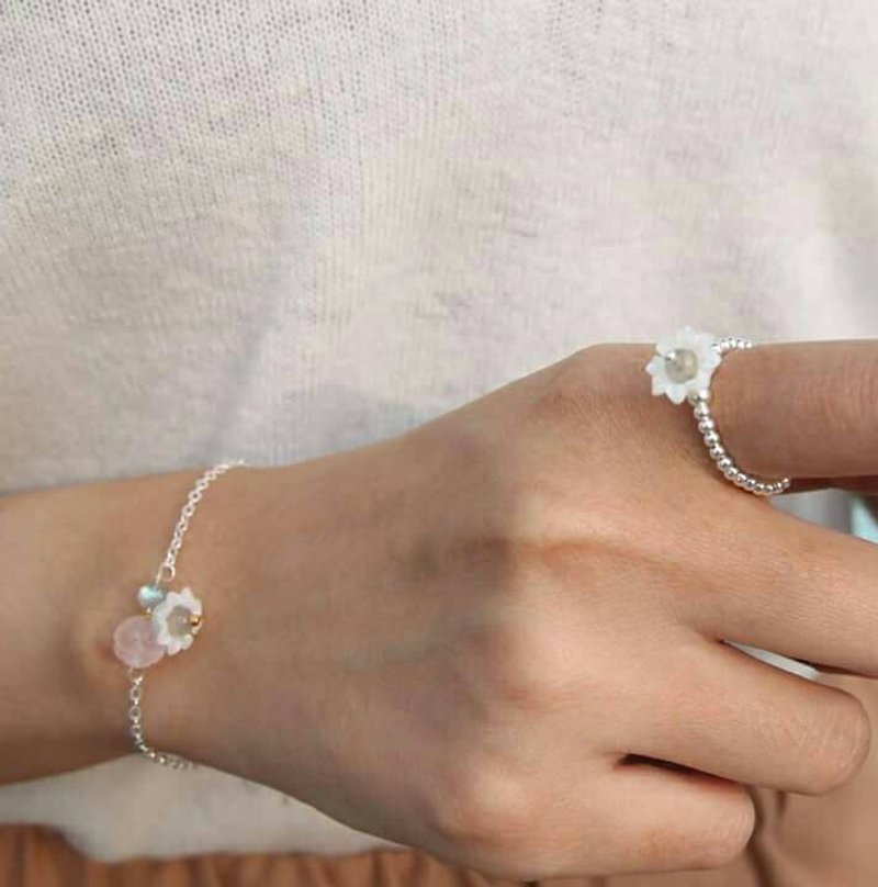 白贝花配拉长石 , 雕花粉晶,  925纯银 手链 Pink quartz, mother pearl flower and labradorite 925 silver bracelet - 手链/手环 - 宝石 粉红色