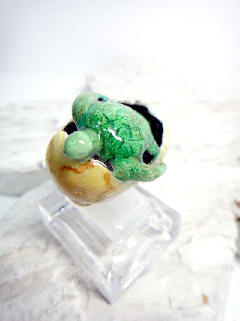 黄铜制品 小龟 破壳 人手彩绘 滴胶 戒指 波点 水玉 可爱 手作 手造 艺术品 手工艺 礼物 女生 必爱 - 戒指 - 其他金属 绿色