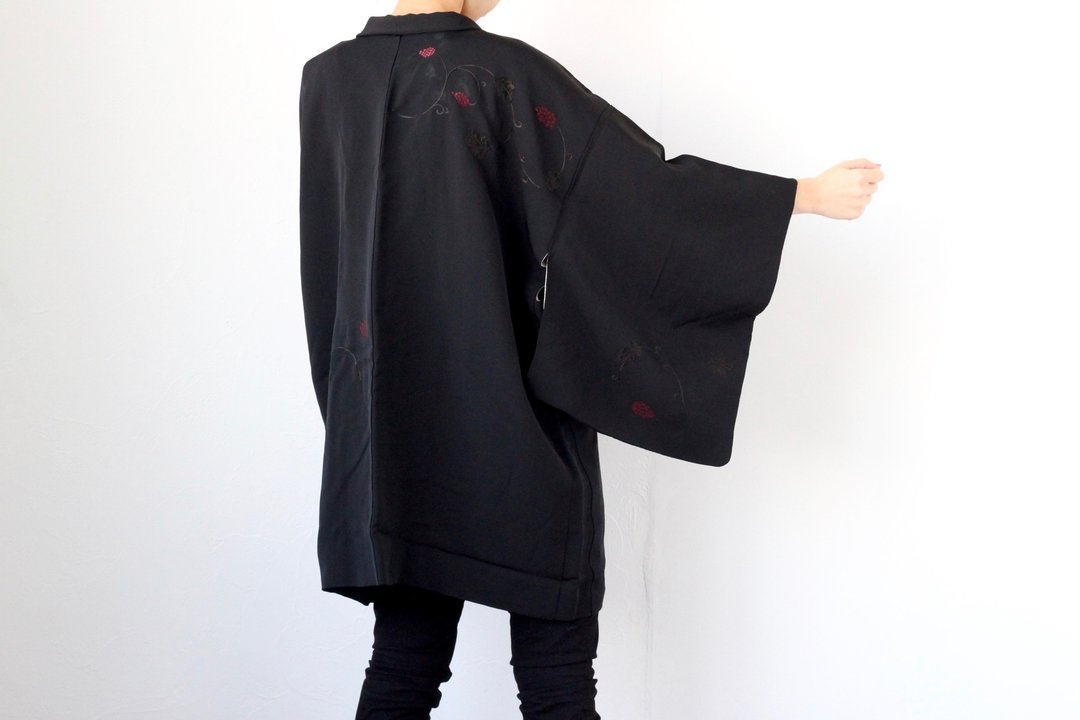 black embroidered kimono, Japanese clothing /4132 - 女装休闲/机能外套 - 丝．绢 黑色
