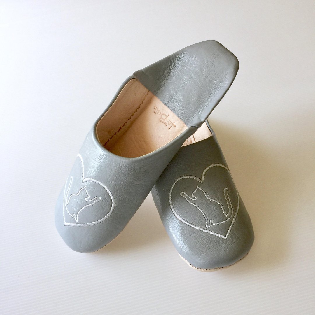 Beautiful embroidery Babushu slipper gat High five cat gray - 其他 - 真皮 灰色