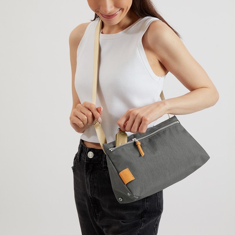 【LOJEL】NIRU 可扩充容量 城市都会斜背包- 风暴灰 - 侧背包/斜挎包 - 尼龙 灰色