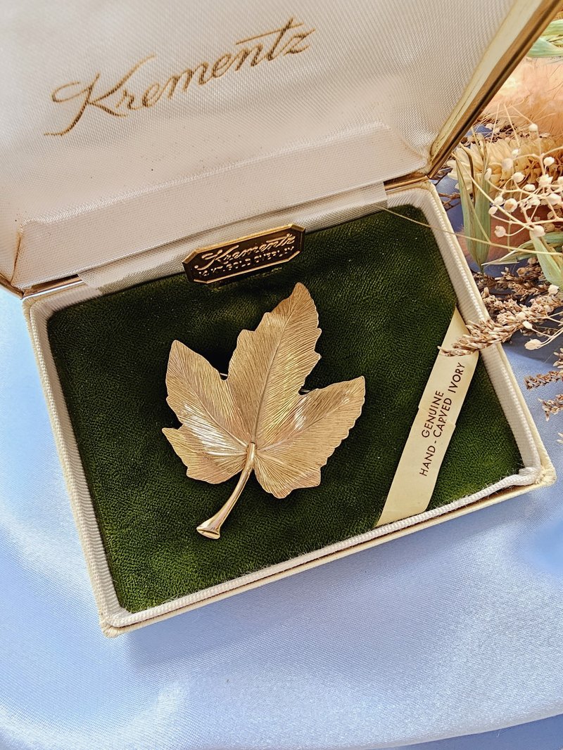 Krementz金刷纹立体枫叶包金胸针/复古首饰/美国西洋古董饰品 - 胸针 - 其他金属 