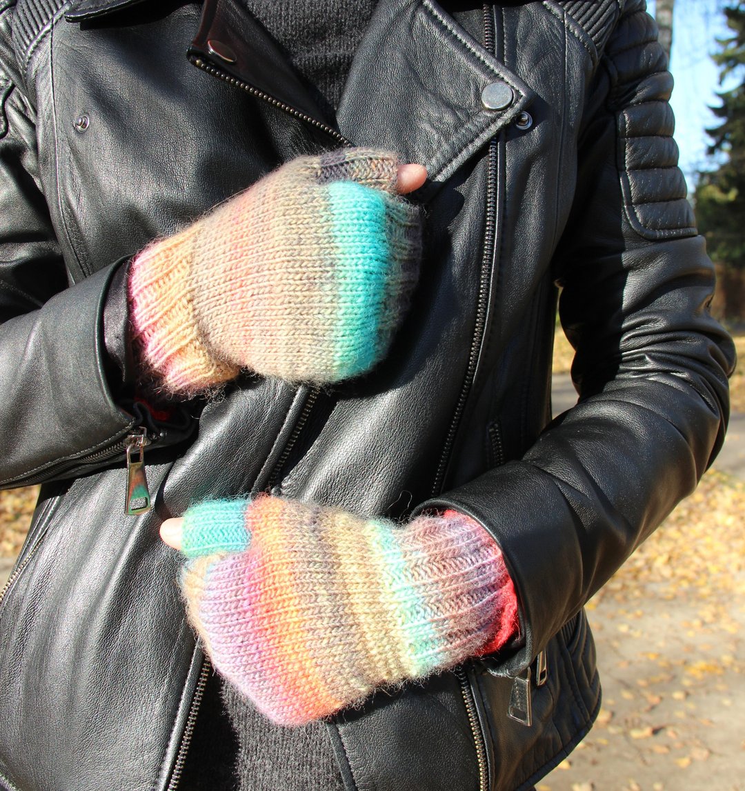 Colored knitted mittens. Wool warm hand warmers - 手套 - 羊毛 多色
