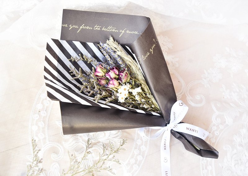WANYI 典雅黑满天星玫瑰花束   干燥花不雕花/永生花/送礼/办公桌摆饰/房间布置/结婚/毕业礼物/婚礼小物 - 植栽/盆栽 - 植物．花 黑色