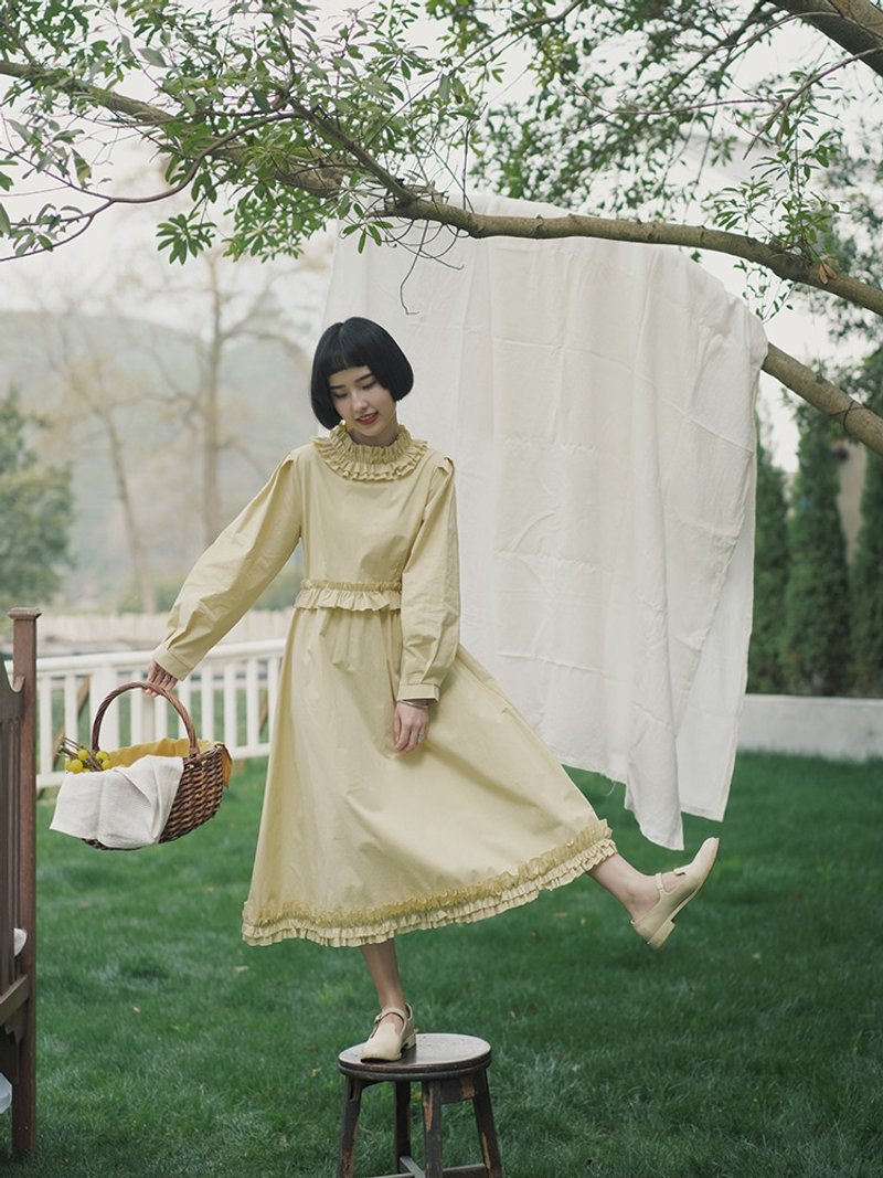 暖米黃色 細節滿滿花邊設計復古洋裝 少女感立體收腰重工連身裙 - 洋装/连衣裙 - 棉．麻 黄色