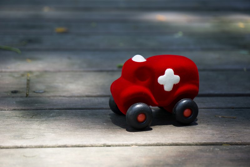 美国 Rubbabu 纯天然乳胶小车 - - 霍普金斯救护车 - - 可生物分解 婴幼儿 绿色玩具 - 玩具/玩偶 - 其他材质 红色