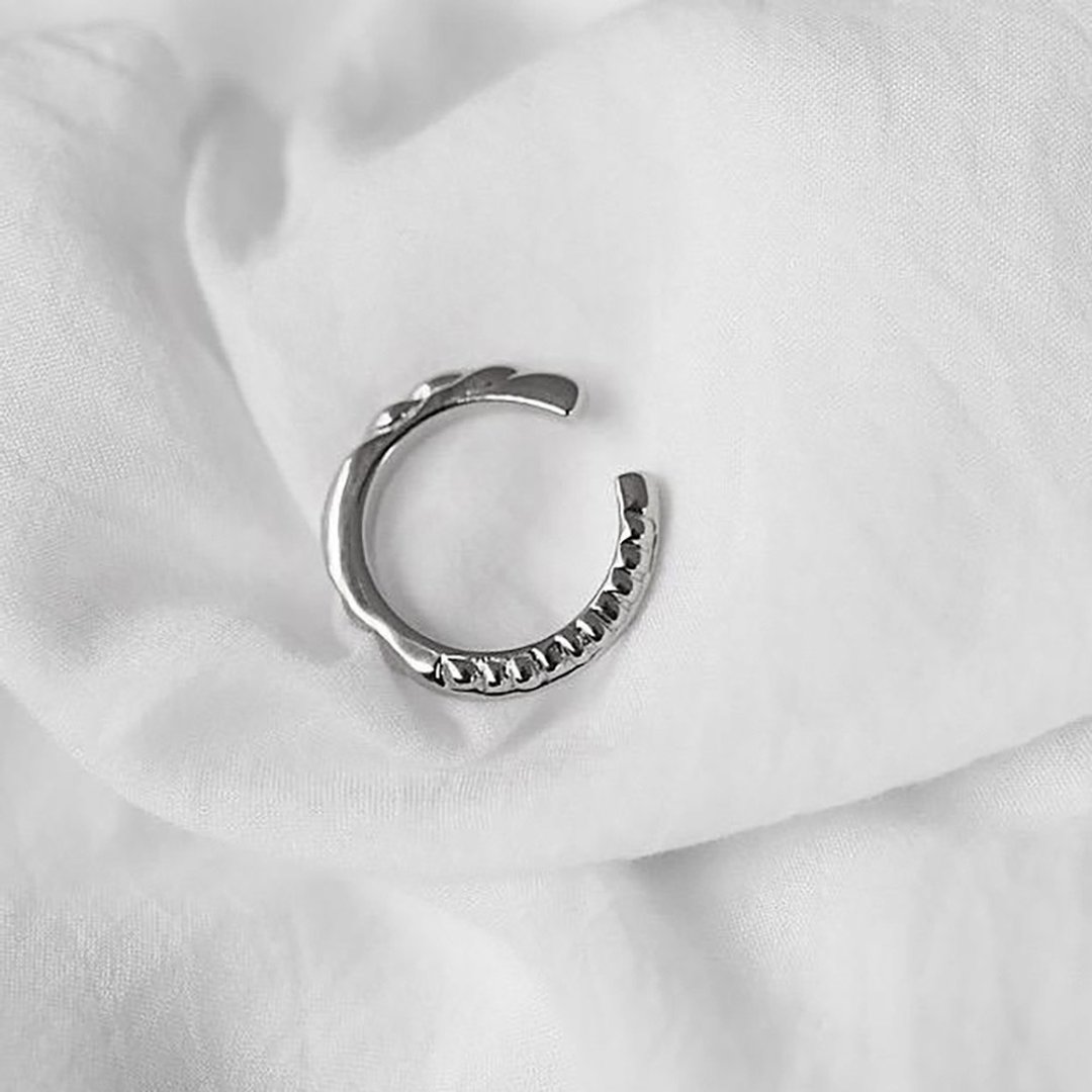 Silver Mamba Ear Cuff 纯银耳骨夹/ 戒指 - 耳环/耳夹 - 纯银 