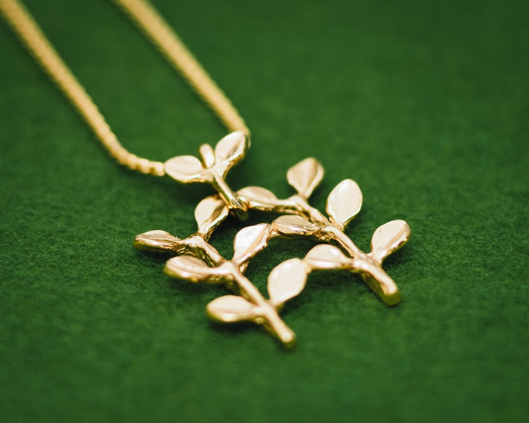 Sprouting Sprouts necklace  - gold pendant and chain - hypoallergenic - 项链 - 银 金色
