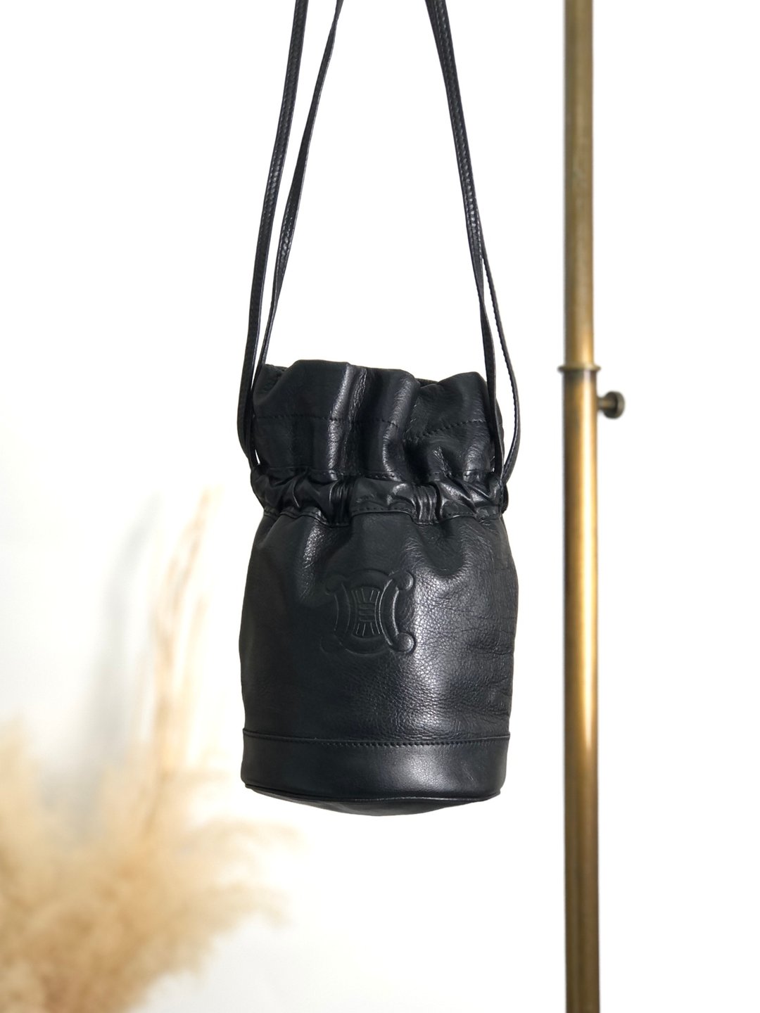 【日本直送 名牌中古包】CELINE 经典黑色压印图腾皮革束口包 vintage nnsndxm - 侧背包/斜挎包 - 真皮 黑色