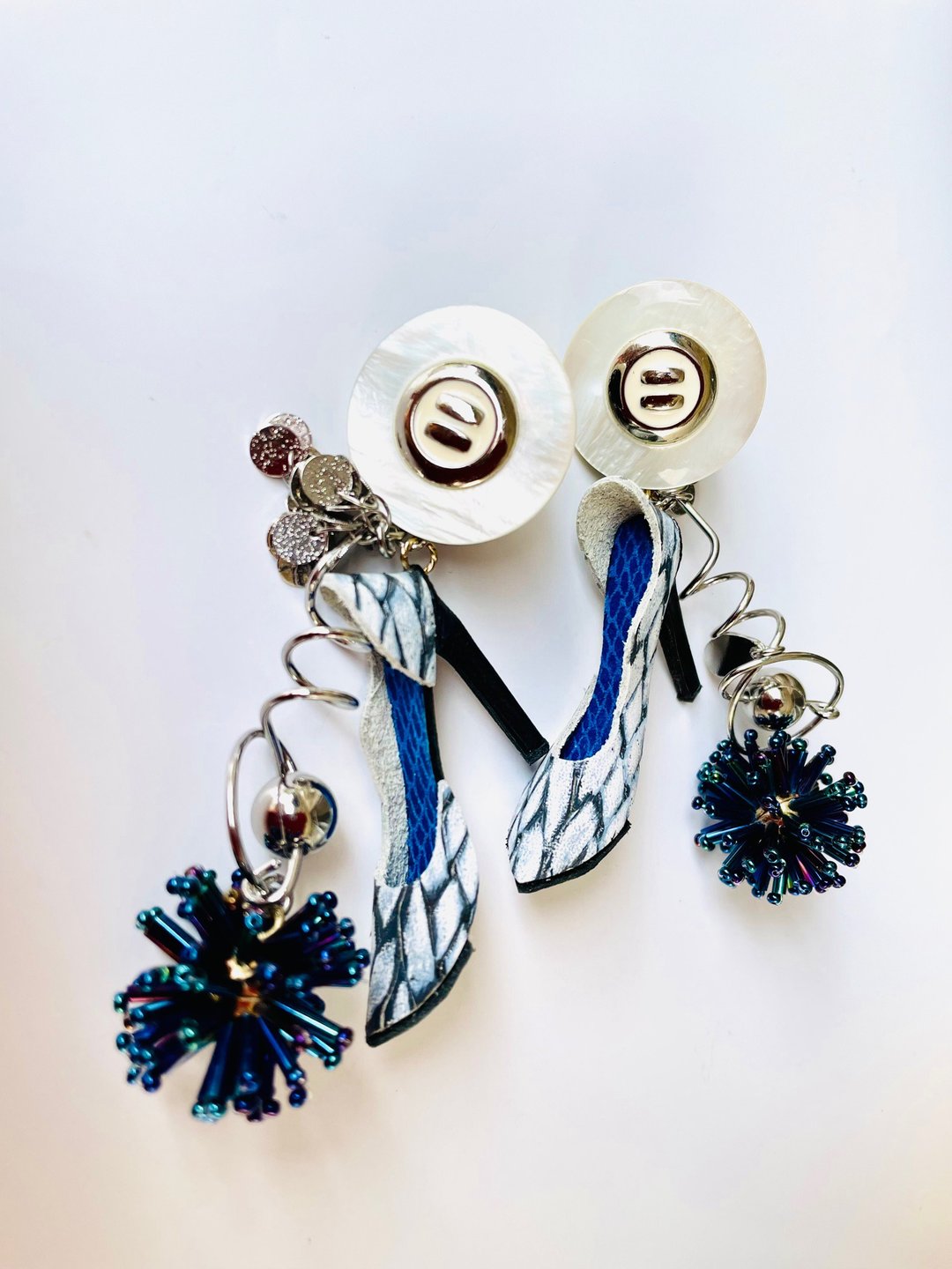 highheels　earring - 耳环/耳夹 - 真皮 白色