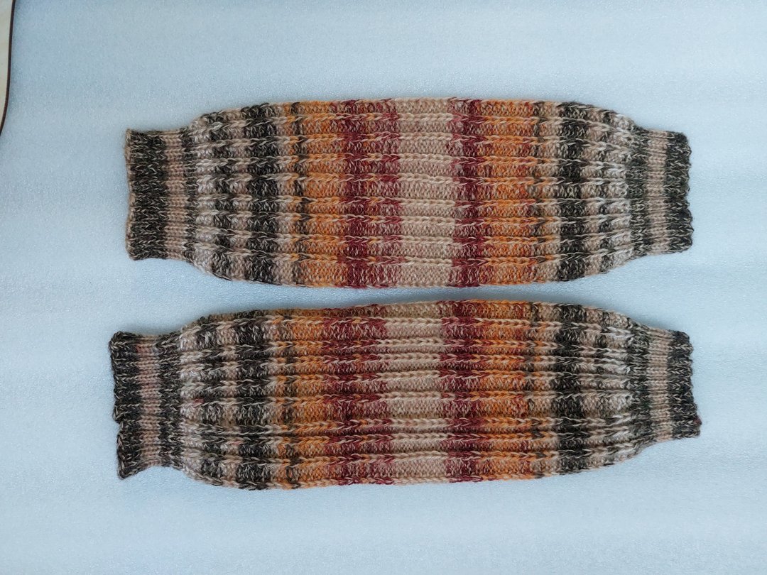 Long knitted mohair leggings, beige - brown cuffs on shoes - 丝袜 - 羊毛 多色
