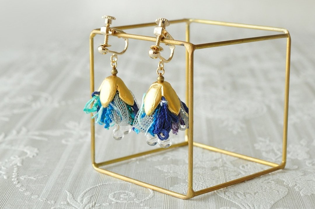 蓝色缎带流苏小花耳环 / Ribbon tassel earring blue - 耳环/耳夹 - 棉 蓝色