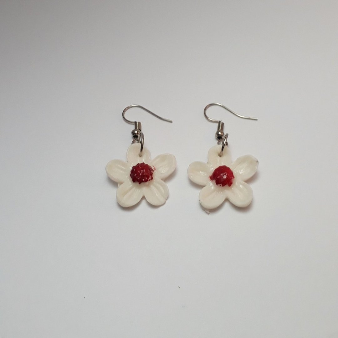 White flower Earring Handmade Air Dry Clay Eco Friendly Stainless Wire Hook - 耳环/耳夹 - 粘土 白色