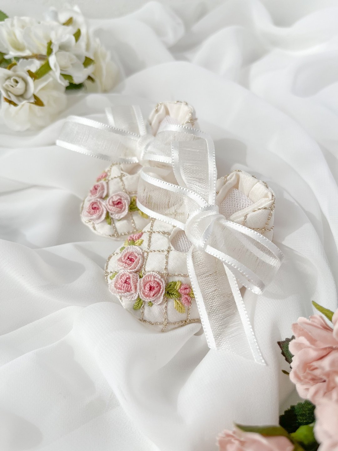 Rose embroidery elegant silk baby shoes - 婴儿鞋 - 丝．绢 