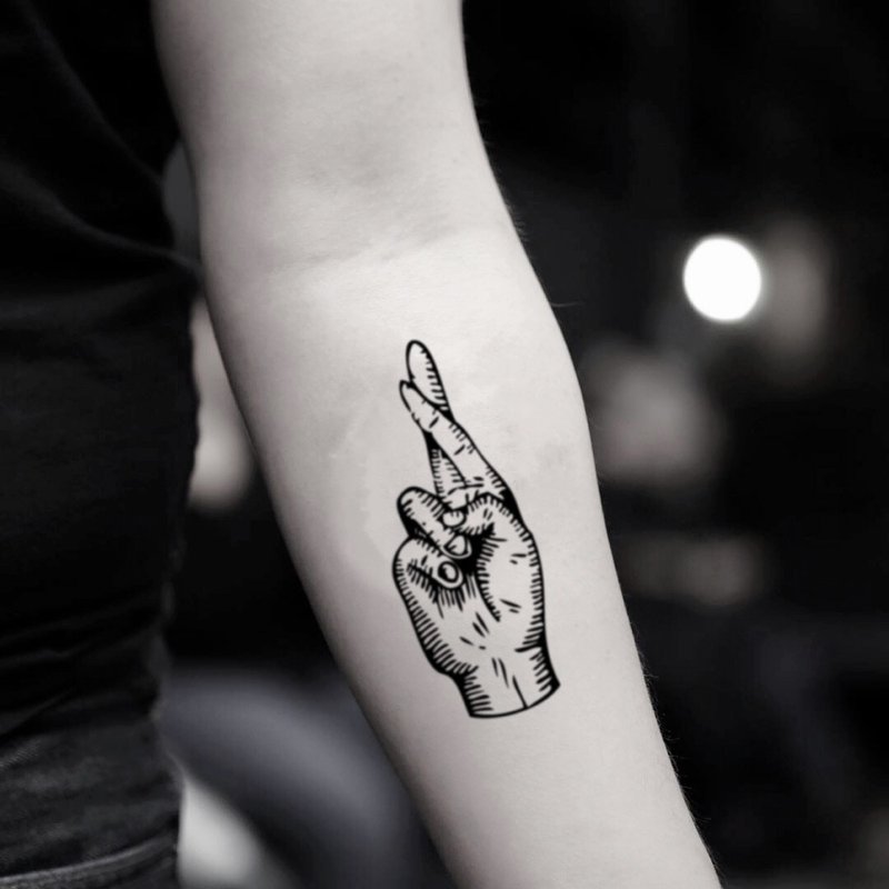 OhMyTat 手指交叉 Fingers Crossed 刺青图案纹身贴纸 (2 张) - 纹身贴 - 纸 黑色