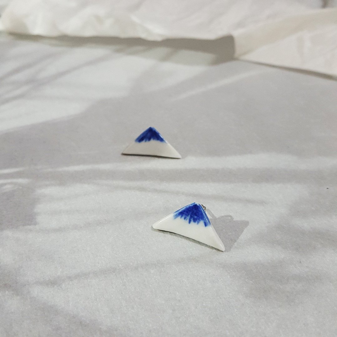 永恒的格纹白瓷陶瓷手工耳环/耳钉/贴耳式耳环/耳针/earrings - 耳环/耳夹 - 瓷 白色