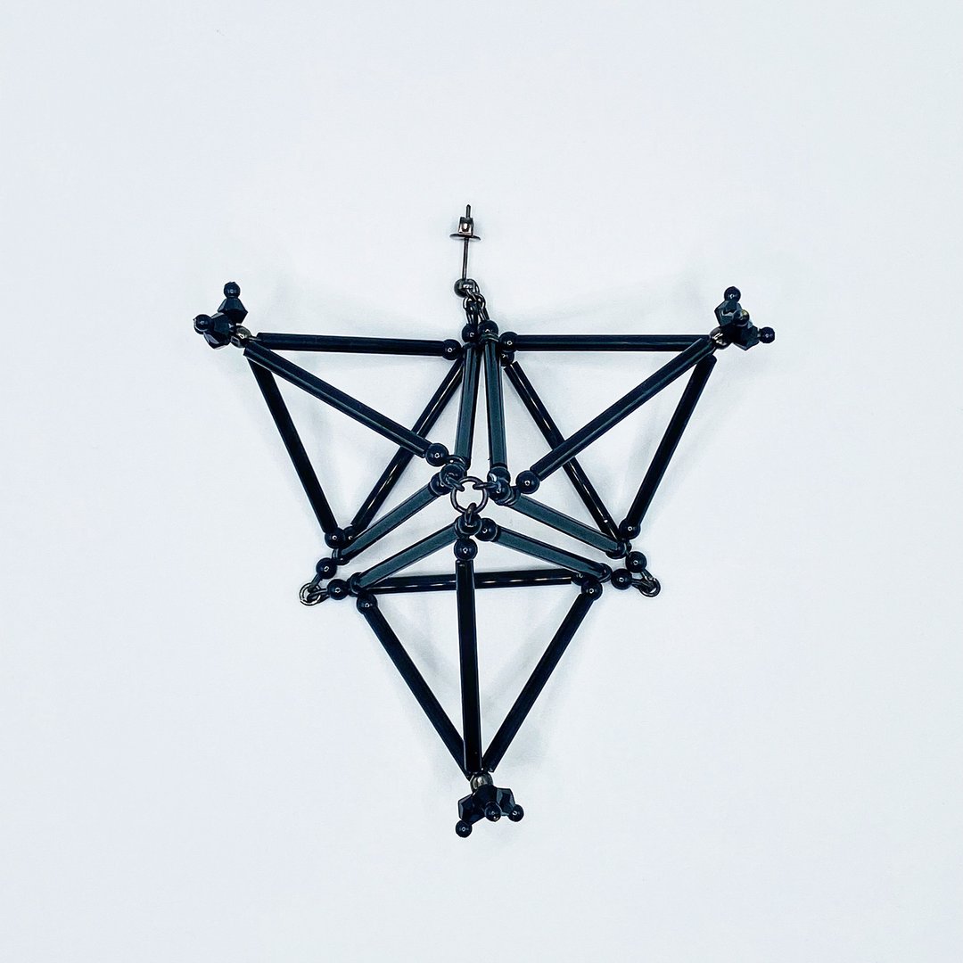 3D Triangle PIERCE/EARRING【Black】 - 耳环/耳夹 - 玻璃 黑色