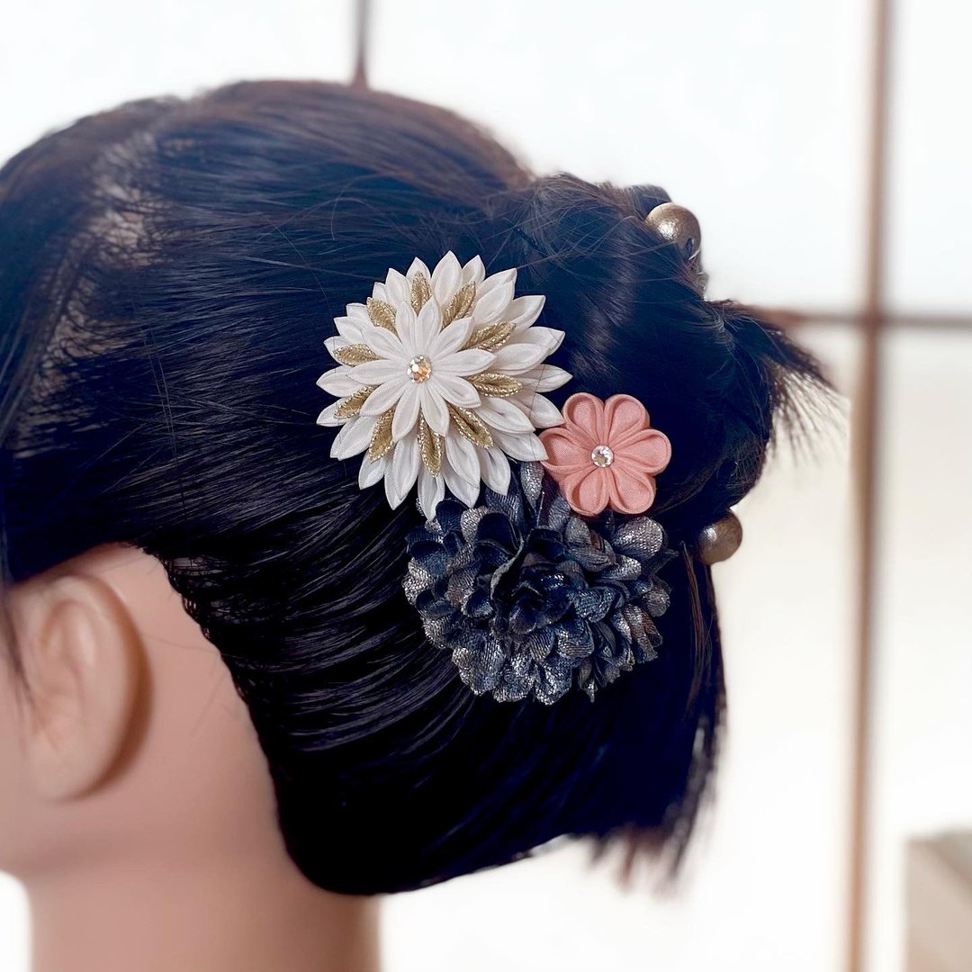 Tsumamizaiku Yukata Hair Ornament Pink x Silver - 发饰 - 丝．绢 银色