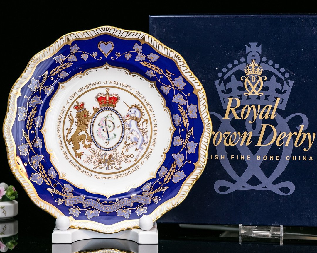 皇室尊享Royal Crown Derby女王1997年生日纪念限量骨瓷装饰盘 - 摆饰 - 瓷 