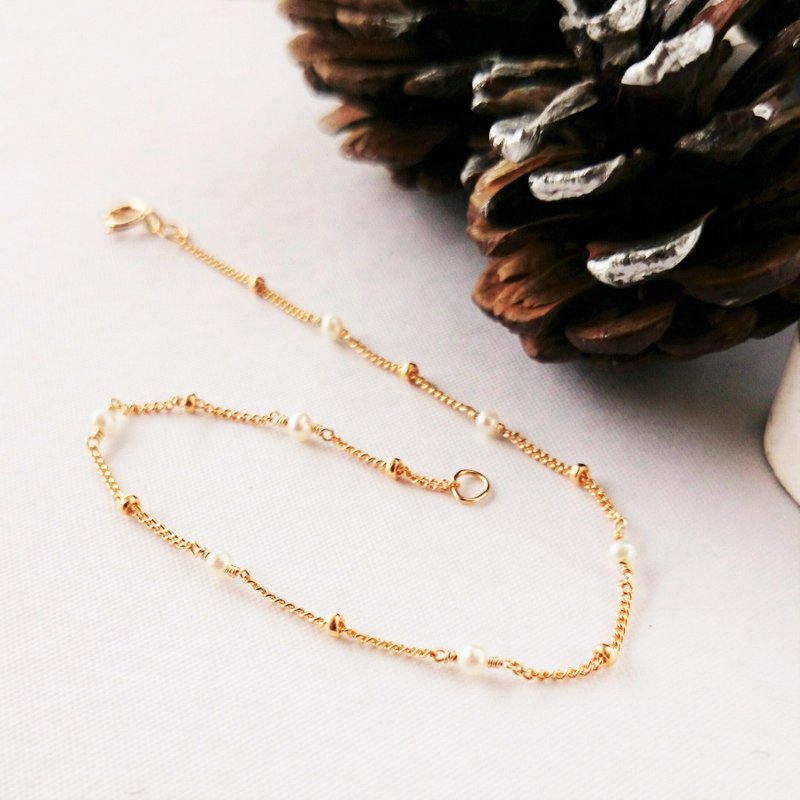 14kgf♡pearl×gold station bracelet - 手链/手环 - 宝石 白色