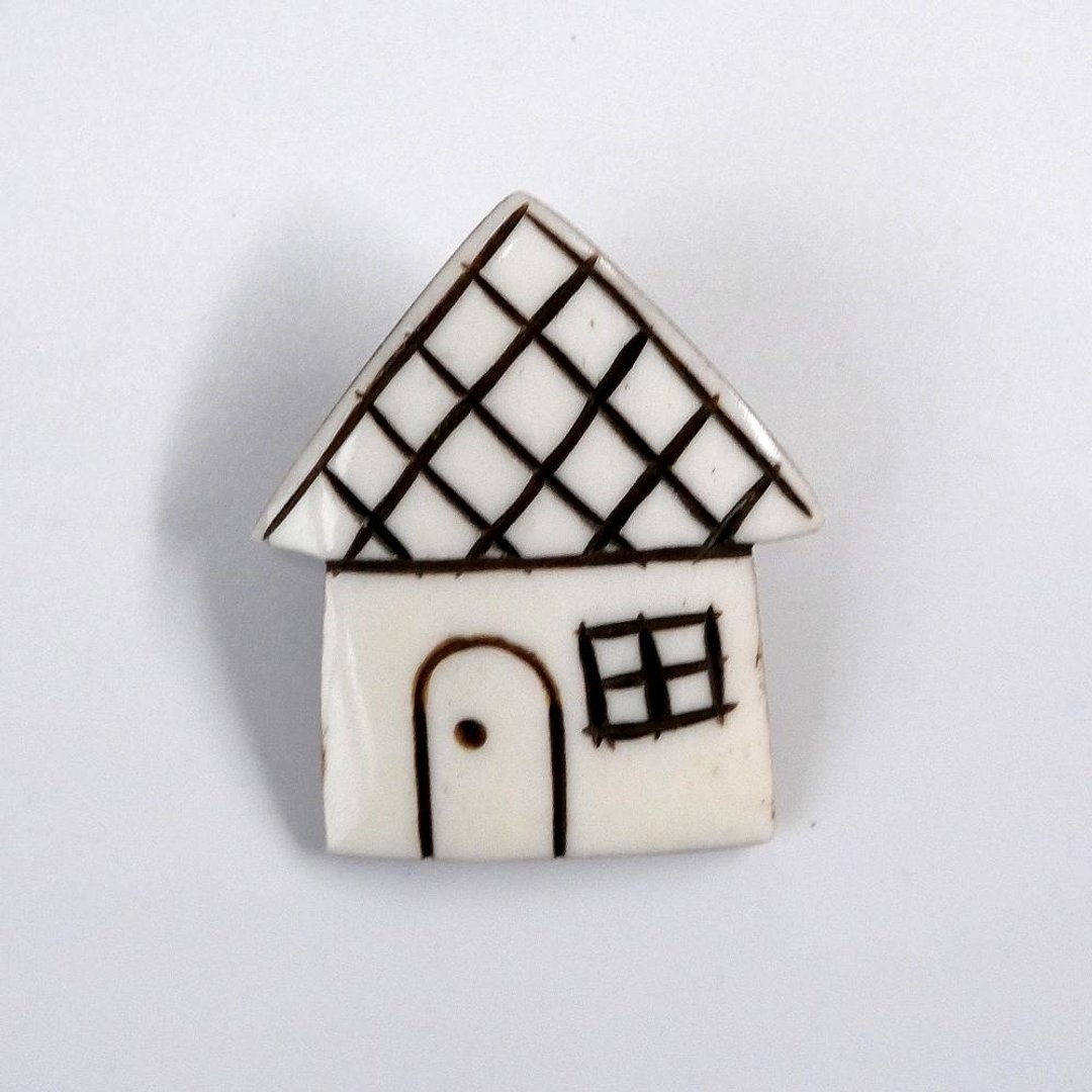 Buffalo Bone Brooch / Houseline White - 胸针 - 环保材料 
