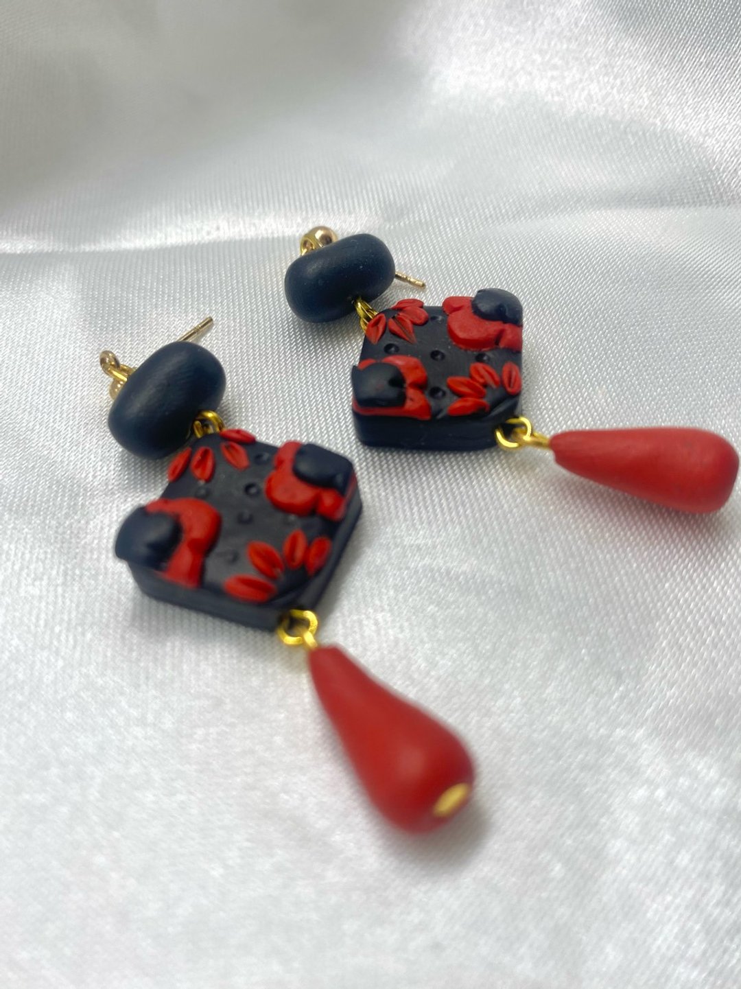 Black and red classy polymer clay earrings - 耳环/耳夹 - 陶 