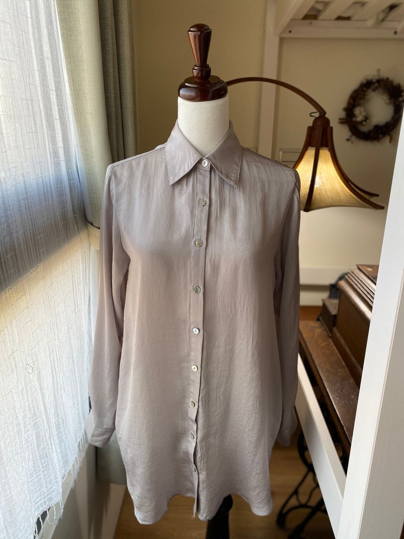 异拼接材质缎面透纱长袖古着上衣 - 女装上衣 - 丝．绢 银色