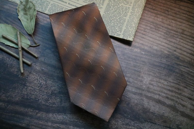 褐色小曲线真丝领带商务正装necktie - 领带/领带夹 - 丝．绢 咖啡色